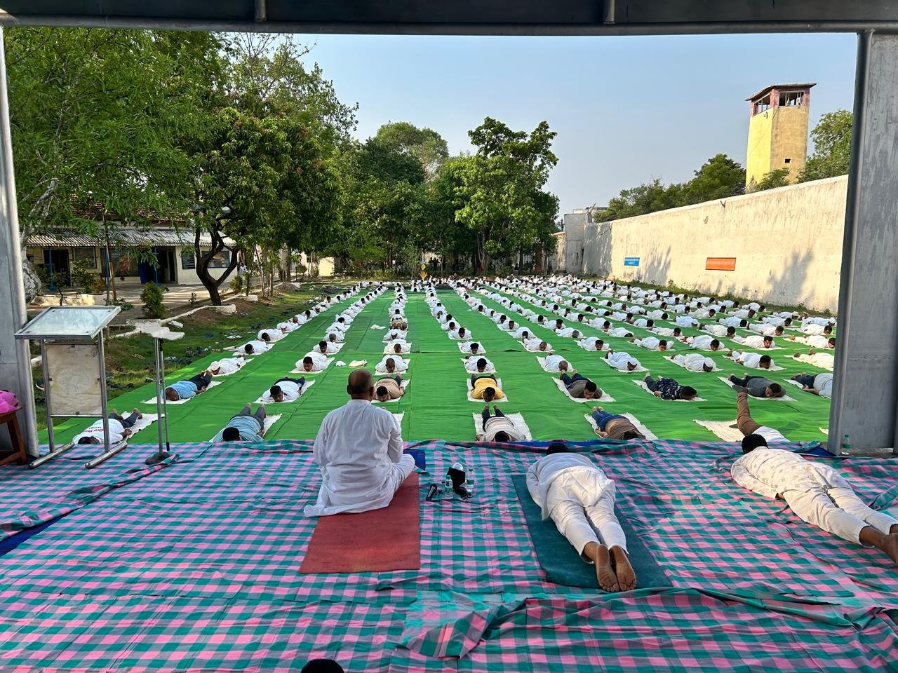 IMG 20260621 WA0682 छत्तीसगढ़ के 33 जेलों में हज़ारों कैदियों द्वारा हर्षोल्लास से मनाया गया अंतर्राष्ट्रीय योग