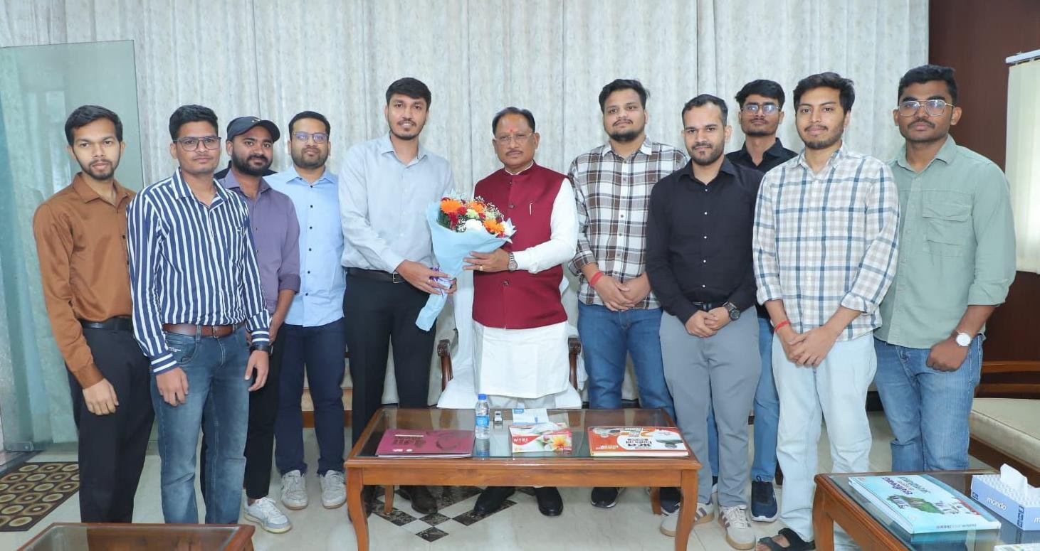 IMG 20260625 WA0666 मुख्यमंत्री विष्णुदेव साय ने यूपीएससी प्रारंभिक परीक्षा में सफल ट्राइबल यूथ हॉस्टल के विद्यार्थियों से की मुलाकात