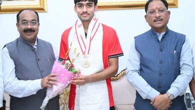 eb846c48 8ba0 4032 98d3 a1dd4dee485a अंडर-18 एशिया कप विजेता हॉकी खिलाड़ी अवि मानिकपुरी ने मुख्यमंत्री से की सौजन्य भेंट