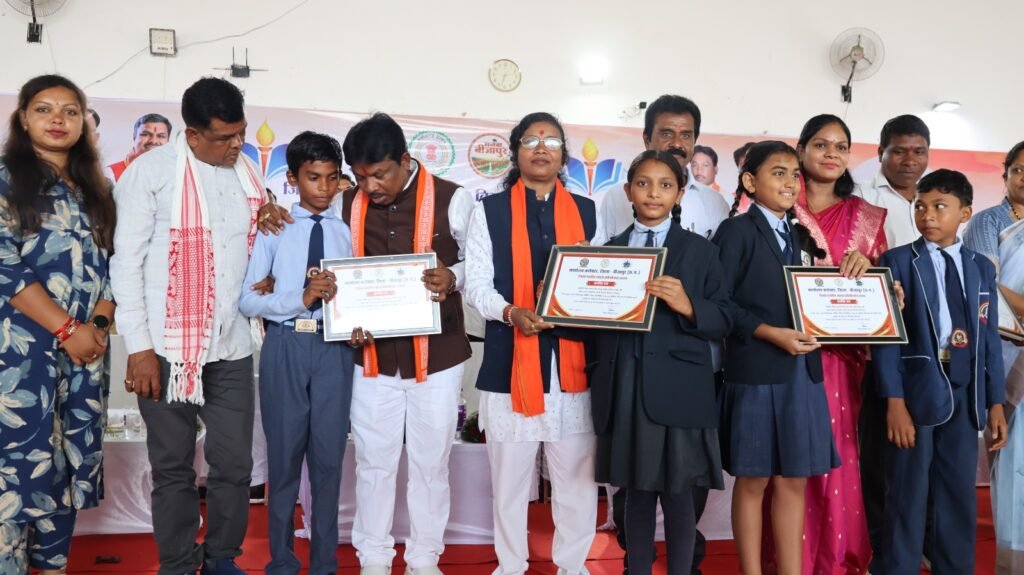 सफलता की कहानी : शाला प्रवेशोत्सव से शिक्षा को मिली नई उड़ान37 बंद विद्यालय फिर से खुले, बच्चों के चेहरों पर लौटी मुस्कान 3 1008342344 सफलता की कहानी : शाला प्रवेशोत्सव से शिक्षा को मिली नई उड़ान37 बंद विद्यालय फिर से खुले, बच्चों के चेहरों पर लौटी मुस्कान