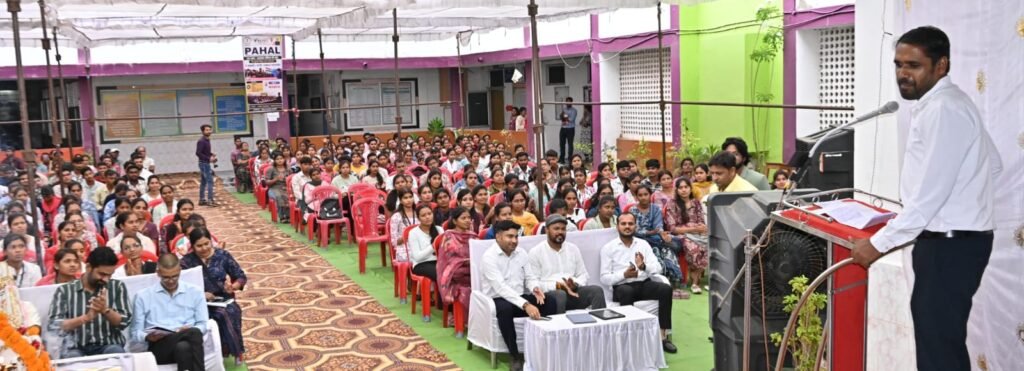 1008355272 ​धमतरी प्रशासन की अनूठी 'पहल': युवाओं को मिलेगी मुफ्त कोचिंग,​ प्रशासन की इस मुहिम से संवरेंगे सैकड़ों होनहारों के सपने