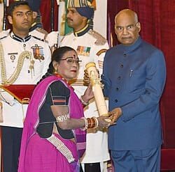 पद्म विभूषण तीजन बाई को भावभीनी श्रद्धांजलि: छत्तीसगढ़ की लोकसंस्कृति की अमर आवाज़ हुई शांत 2 1008373875 पद्म विभूषण तीजन बाई को भावभीनी श्रद्धांजलि: छत्तीसगढ़ की लोकसंस्कृति की अमर आवाज़ हुई शांत