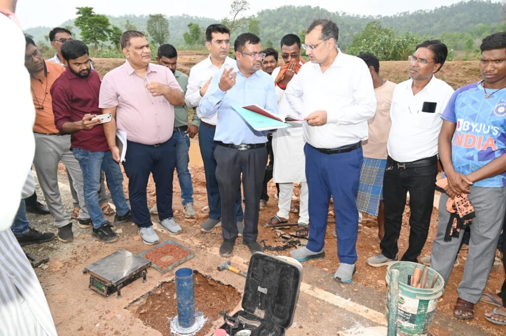 निर्माण कार्यों में लापरवाही पर सहायक अभियंता और उप अभियंता निलंबित,सचिव भीम सिंह ने सड़क की कोर कटिंग करवाकर मौके पर ही करवाई जांच 2 1008436309 निर्माण कार्यों में लापरवाही पर सहायक अभियंता और उप अभियंता निलंबित,सचिव भीम सिंह ने सड़क की कोर कटिंग करवाकर मौके पर ही करवाई जांच