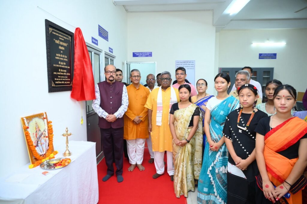 जनजातीय बालिकाओं के सर्वांगीण विकास का सशक्त माध्यम बनेगा शबरी वाचनालय राज्यपाल डेका 2 1008593119 जनजातीय बालिकाओं के सर्वांगीण विकास का सशक्त माध्यम बनेगा शबरी वाचनालय राज्यपाल डेका