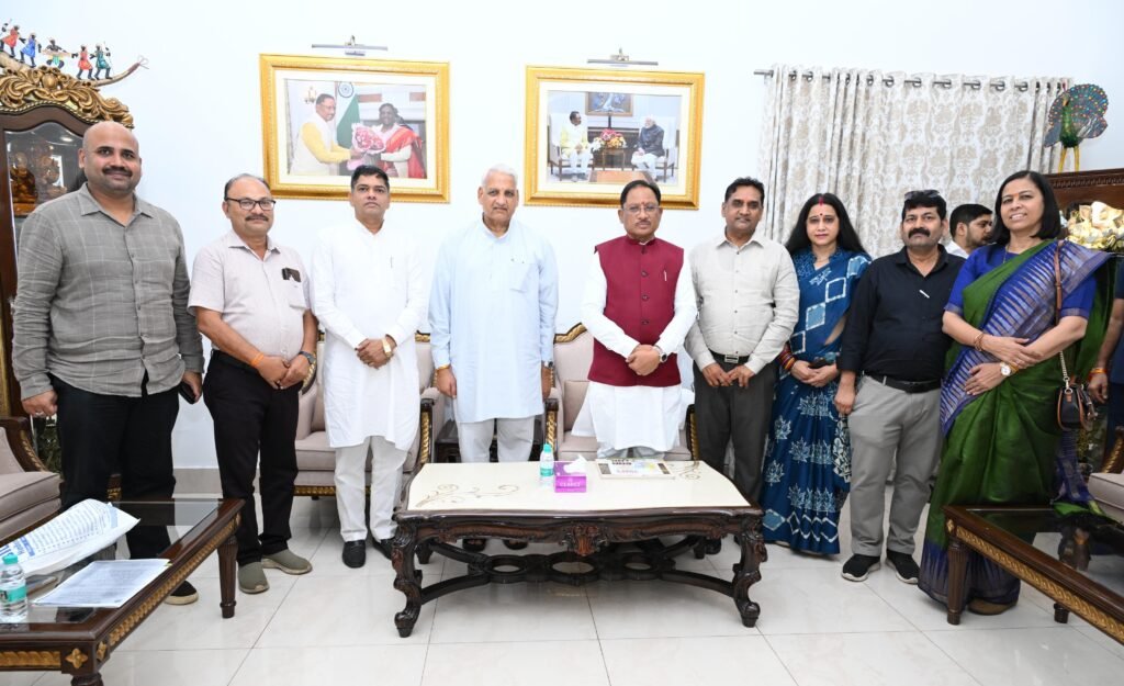 1008600435 मुख्यमंत्री विष्णुदेव साय से लघु उद्योग भारती के प्रतिनिधिमंडल ने की सौजन्य मुलाकात : 14वें इंडिया इंडस्ट्रियल फेयर की तैयारियों पर हुई चर्चा