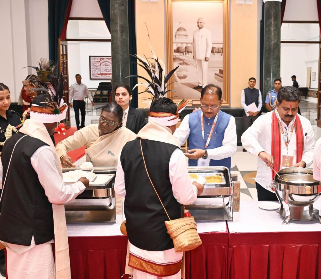 राष्ट्रपति भवन के विशेष अतिथि बने बस्तर के मांझी-चालकी : बस्तर पंडुम-2026 के विजेताओं और जनजातीय प्रतिनिधियों का हुआ विशेष सम्मान 5 1008713613 राष्ट्रपति भवन के विशेष अतिथि बने बस्तर के मांझी-चालकी : बस्तर पंडुम-2026 के विजेताओं और जनजातीय प्रतिनिधियों का हुआ विशेष सम्मान