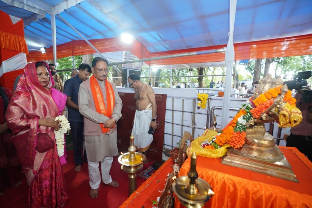 4afc761e 16f2 4f89 8dbd 348cf46e4baf मुख्यमंत्री विष्णुदेव साय ने भोरमदेव धाम में की पूजा-अर्चना, प्रदेश की सुख-समृद्धि के लिए की मंगलकामना