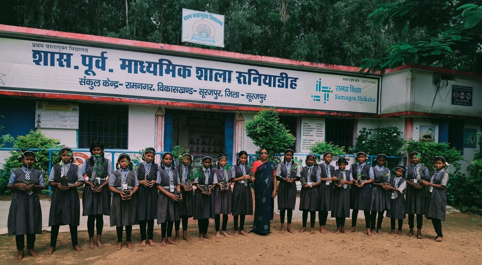 एक पेड़ माँ के नाम अभियान के तहत विद्यार्थियों ने दिया पर्यावरण संरक्षण का संदेश 1 87959ea5 ffbe 4194 881c 310e327b7d9d एक पेड़ माँ के नाम अभियान के तहत विद्यार्थियों ने दिया पर्यावरण संरक्षण का संदेश