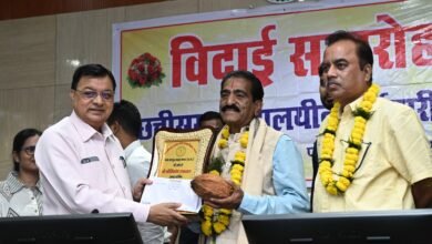 मंत्रालय के तीन अधिकारी-कर्मचारियों को सम्मानपूर्ण विदाई ,श्रम मंत्री लखन लाल देवांगन ने शॉल, श्रीफल एवं स्मृति चिन्ह भेंट कर दी शुभकामनाएं 2 IMG 20260701 WA0538 मंत्रालय के तीन अधिकारी-कर्मचारियों को सम्मानपूर्ण विदाई ,श्रम मंत्री लखन लाल देवांगन ने शॉल, श्रीफल एवं स्मृति चिन्ह भेंट कर दी शुभकामनाएं