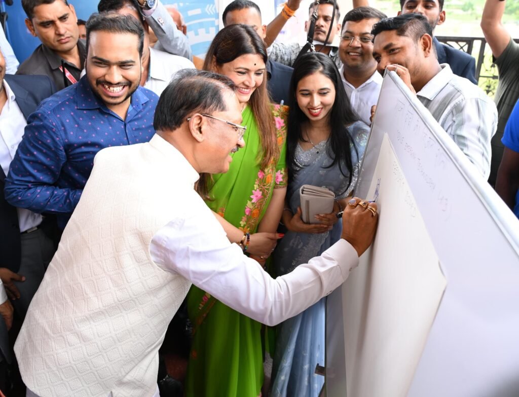c0e82424 26e5 49d2 98e1 78b7bd78b158 ग्रामीण विद्यार्थियों तक पहुँचेगी एआई, रोबोटिक्स, ड्रोन, 3डी प्रिंटिंग जैसी अत्याधुनिक तकनीकों की शिक्षा