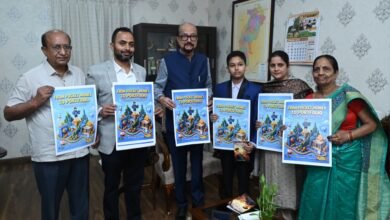 राज्यपाल डेका ने 12 वर्षीय छात्र मास्टर दिव्यांश की पुस्तक ‘थॉट्स अबाउट गॉड‘ का किया विमोचन 2 02bbf79d cf66 457c 9049 7571a3d77ed7 राज्यपाल डेका ने 12 वर्षीय छात्र मास्टर दिव्यांश की पुस्तक ‘थॉट्स अबाउट गॉड‘ का किया विमोचन
