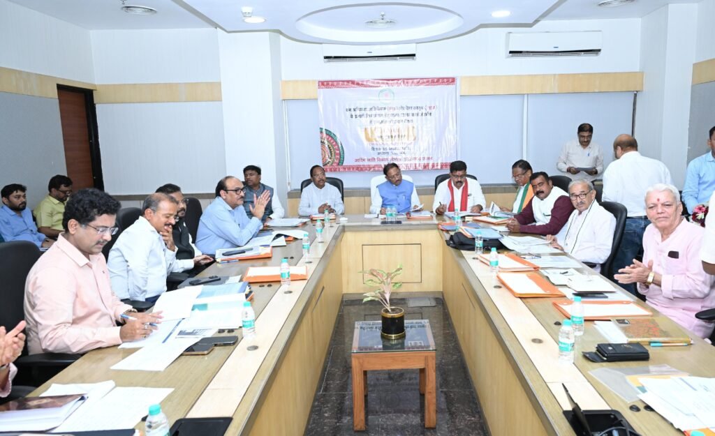 1008806524 मुख्यमंत्री अध्यक्षता में वन अधिकार अधिनियम (FRA) एवं पेसा कानून (PESA) के प्रभावी क्रियान्वयन हेतु गठित टास्क फोर्स की पहली बैठक संपन्न