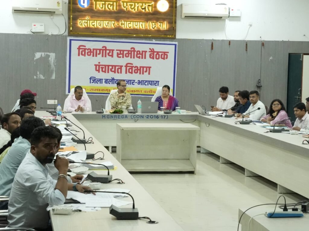 1008845689 आयुक्त वीबी -जीरामजी ने किया ग्रामीण क्षेत्रों में निर्माण कार्यों का औचक निरीक्षण