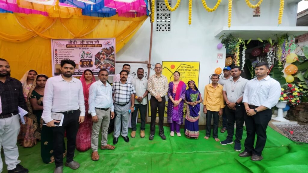 1008845690 आयुक्त वीबी -जीरामजी ने किया ग्रामीण क्षेत्रों में निर्माण कार्यों का औचक निरीक्षण
