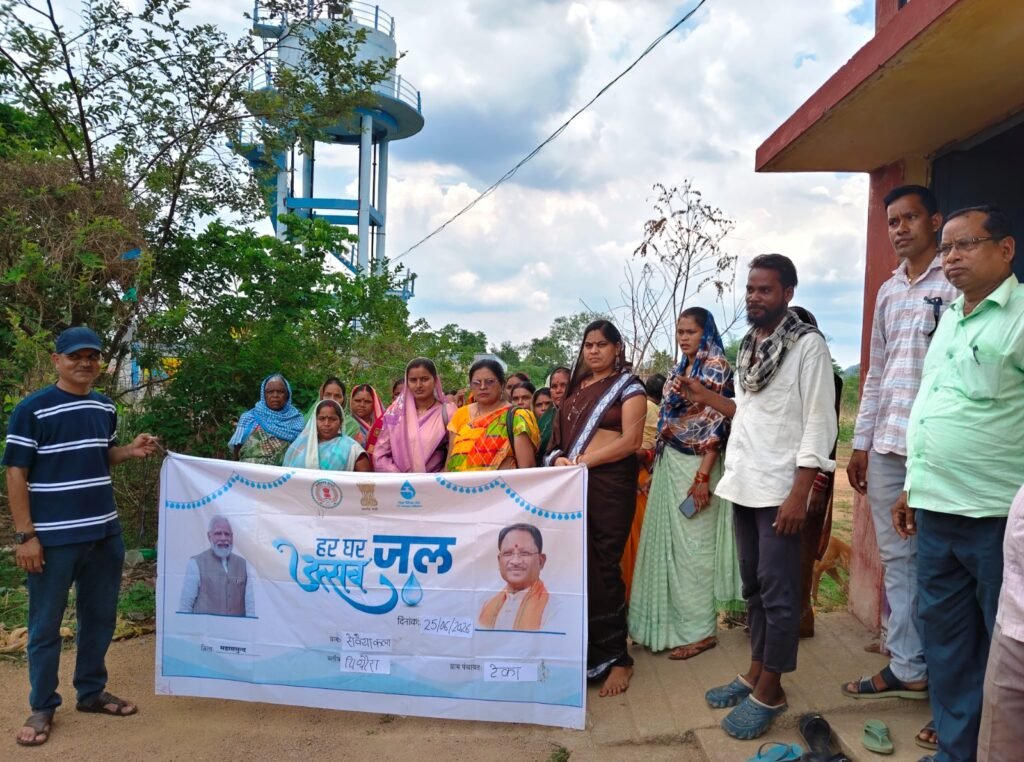 1008870876 जब आंगन में छलका पानी बदल गई जिंदगानी ,गलियों में पानी के बर्तनों का सफर थमा, अब हर सुबह नल की धार से शुरू होती है कहानी