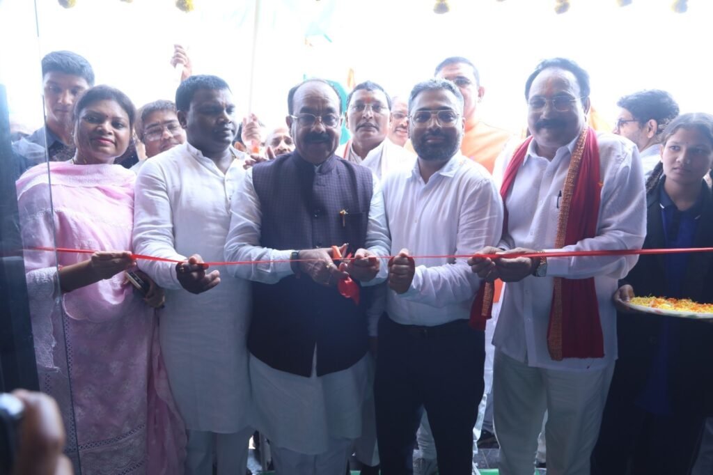 उप मुख्यमंत्री अरुण साव ने बहुउद्देशीय मिनी स्टेडियम और इनडोर हॉल का किया लोकार्पण ,नगरवासियों को मिलेंगी खेल एवं अन्य गतिविधियां संचालित करने की सुविधा 4 1008871954 उप मुख्यमंत्री अरुण साव ने बहुउद्देशीय मिनी स्टेडियम और इनडोर हॉल का किया लोकार्पण ,नगरवासियों को मिलेंगी खेल एवं अन्य गतिविधियां संचालित करने की सुविधा