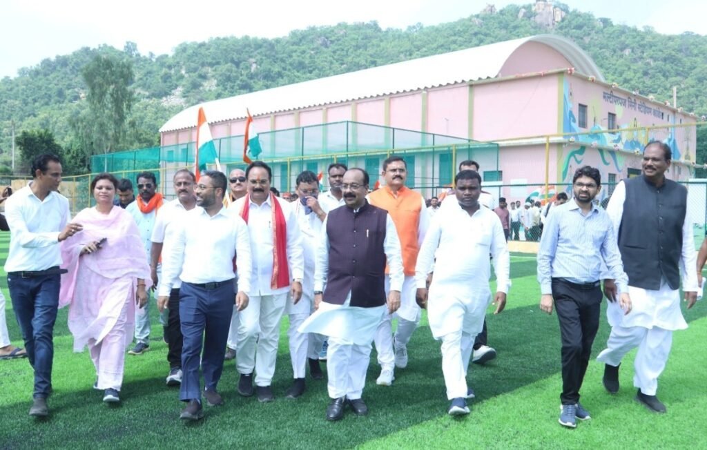 उप मुख्यमंत्री अरुण साव ने बहुउद्देशीय मिनी स्टेडियम और इनडोर हॉल का किया लोकार्पण ,नगरवासियों को मिलेंगी खेल एवं अन्य गतिविधियां संचालित करने की सुविधा 3 1008871955 उप मुख्यमंत्री अरुण साव ने बहुउद्देशीय मिनी स्टेडियम और इनडोर हॉल का किया लोकार्पण ,नगरवासियों को मिलेंगी खेल एवं अन्य गतिविधियां संचालित करने की सुविधा