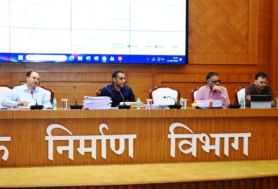 1008880998 लोक निर्माण विभाग के सचिव ने सड़क एवं भवन निर्माण कार्यों की प्रगति की समीक्षा की