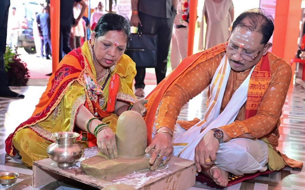 मुख्यमंत्री विष्णुदेव साय ने सावन सोमवार और नागपंचमी पर फलेश्वरनाथ महादेव की पूजा-अर्चना की 2 1008952723 मुख्यमंत्री विष्णुदेव साय ने सावन सोमवार और नागपंचमी पर फलेश्वरनाथ महादेव की पूजा-अर्चना की