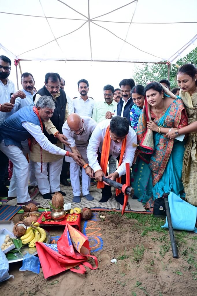 1008994293 उपमुख्यमंत्री विजय शर्मा ने किया शौर्य वाटिका का भूमिपूजन, लगभग 79 लाख रुपए के विकास कार्यों का किया लोकार्पण