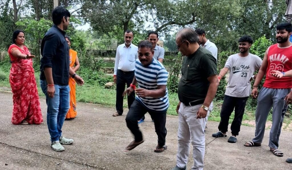 राष्ट्रीय खेल दिवस पर केटीयू में आयोजित हुए पारंपरिक व नवाचारी खेल, कुलपति, कुलसचिव संग विद्यार्थियों ने लिया हिस्सा 2 6a254798 91ad 4bfc ac40 c4c18fc45fad राष्ट्रीय खेल दिवस पर केटीयू में आयोजित हुए पारंपरिक व नवाचारी खेल, कुलपति, कुलसचिव संग विद्यार्थियों ने लिया हिस्सा