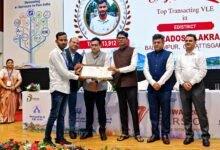 IMG 20260805 WA0723 सेवा सेतु पोर्टल में उत्कृष्ट प्रदर्शन: बलरामपुर के निर्दोष लकड़ा बने प्रदेश के टॉप ट्रांजैक्शन वीएलई