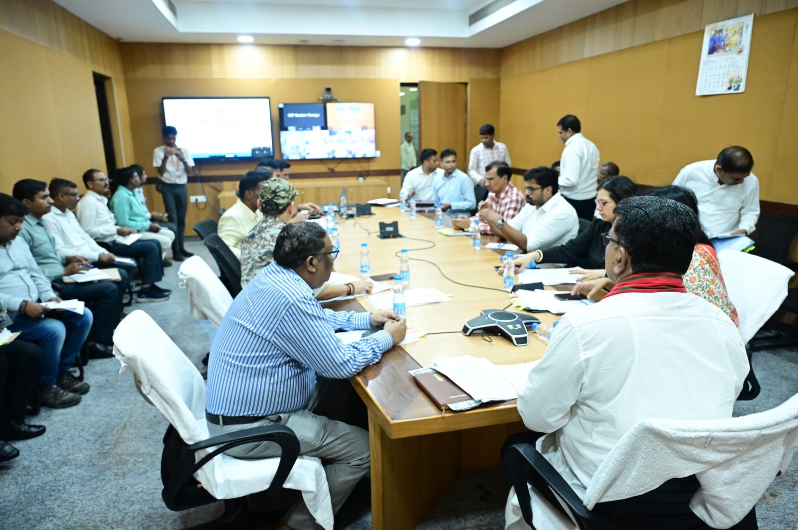 IMG 20260811 WA0045 scaled उप मुख्यमंत्री विजय शर्मा ने पुनर्वास एवं नक्सल प्रभावित परिवारों के लिए संचालित योजनाओं की समीक्षा की