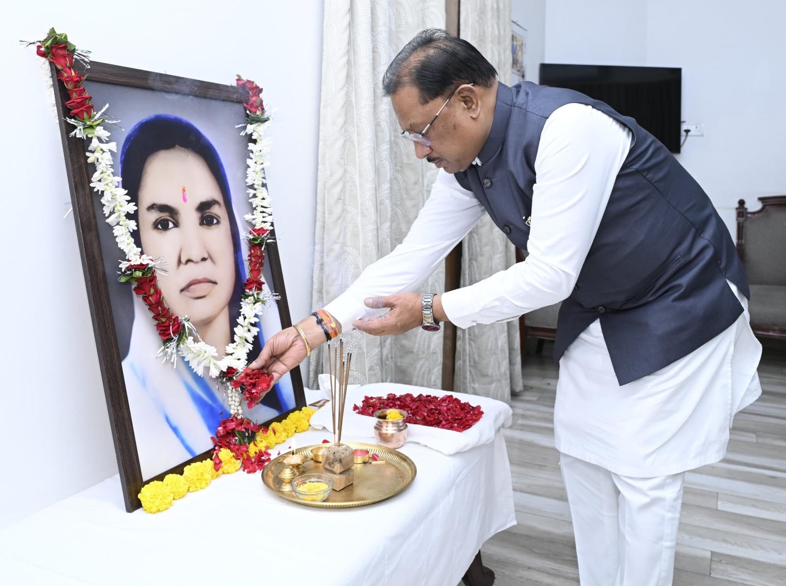 IMG 20260811 WA01031 scaled मुख्यमंत्री साय ने छत्तीसगढ़ की प्रथम महिला सांसद और समाज सेविका मिनीमाता जी की पुण्यतिथि पर किया नमन