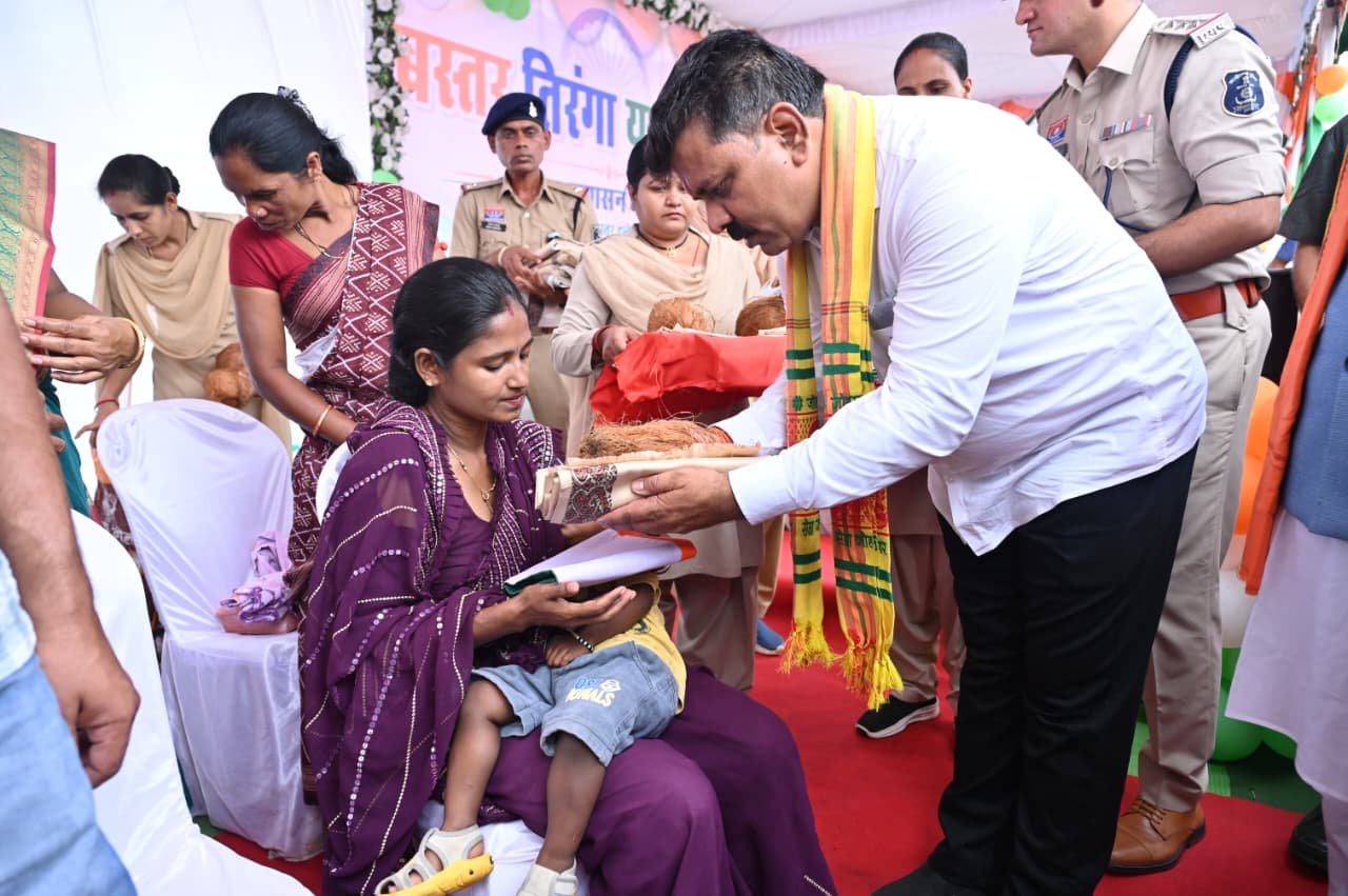 IMG 20260813 WA0610 तिरंगा यात्रा के दूसरे दिवस माँ दंतेश्वरी की पूजा-अर्चना कर उप मुख्यमंत्री एवं वन मंत्री ने किया यात्रा का शुभारंभ