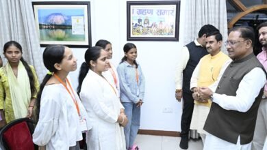 IMG 20260813 WA0916 मुख्यमंत्री साय से सरगुजा के ग्रामीण अंचलों से शैक्षणिक भ्रमण पर आए मेधावी विद्यार्थियों ने की सौजन्य मुलाकात