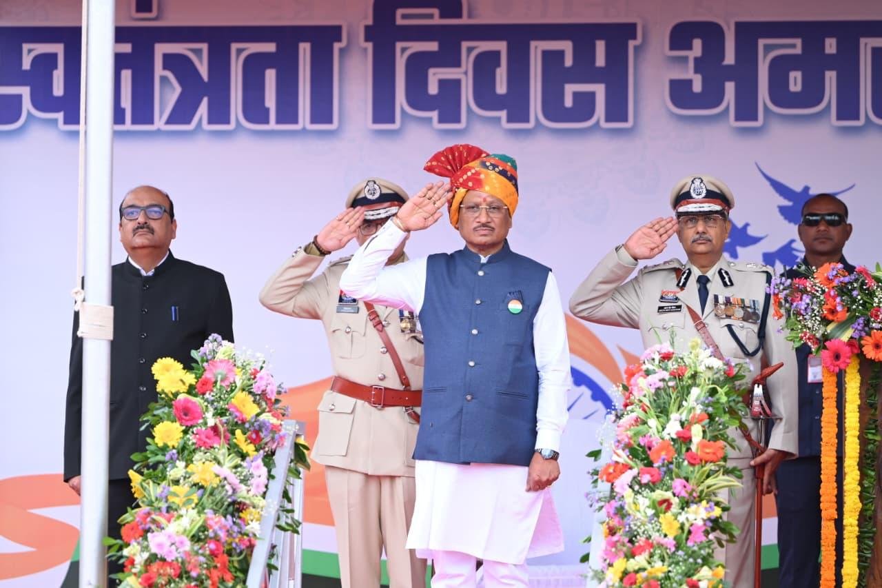 IMG 20260815 WA0905 स्वतंत्रता दिवस समारोह : मुख्यमंत्री साय ने पुलिस परेड ग्राउंड पर किया ध्वजारोहण, परेड की ली सलामी