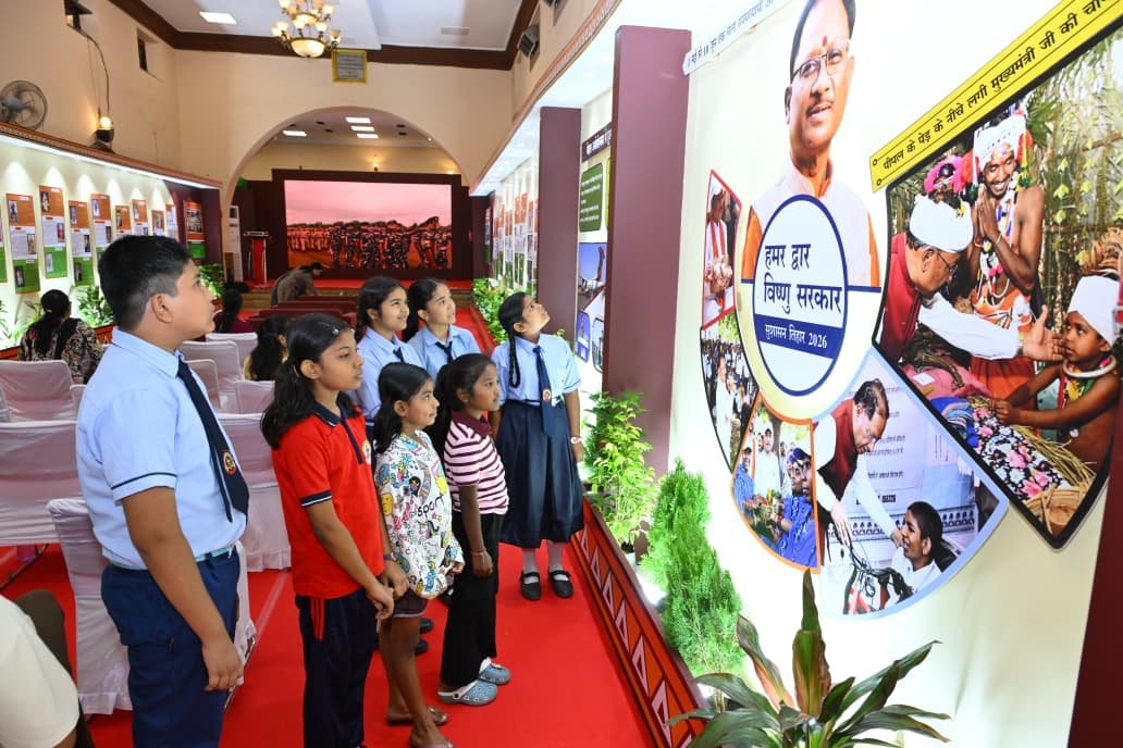 IMG 20260816 WA0562 विद्यार्थियों ने देखी स्वतंत्रता संग्राम सेनानियों और ‘वंदे मातरम्’ पर आधारित छायाचित्र प्रदर्शनी