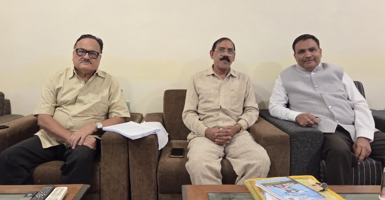 IMG 20260818 WA0636 वक्फ बोर्ड अध्यक्ष डॉ. सलीम राज ने यूसीसी समिति सदस्यों से की सौजन्य मुलाकात