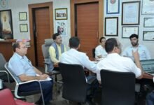IMG 20260824 WA0773 नगरीय प्रशासन विभाग के प्रमुख सचिव सोनमणि बोरा ने ई-बस योजना, पीएम आवास और वेस्ट-टू-एनर्जी परियोजना की समीक्षा की