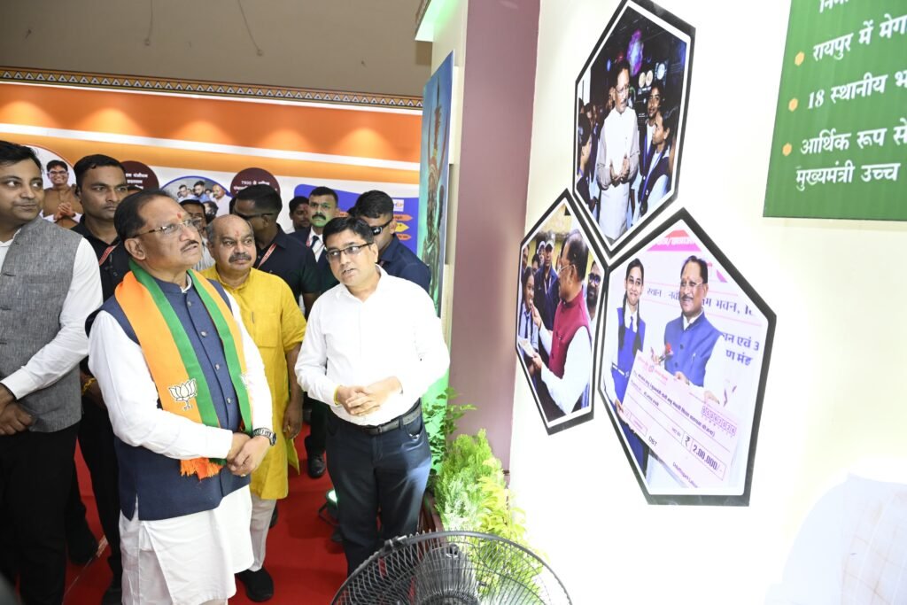 मुख्यमंत्री विष्णुदेव साय ने स्वतंत्रता दिवस पर सात दिवसीय छायाचित्र प्रदर्शनी का किया शुभारंभ 5 eb18202b 5a3d 4253 b454 c30df4b10214 मुख्यमंत्री विष्णुदेव साय ने स्वतंत्रता दिवस पर सात दिवसीय छायाचित्र प्रदर्शनी का किया शुभारंभ