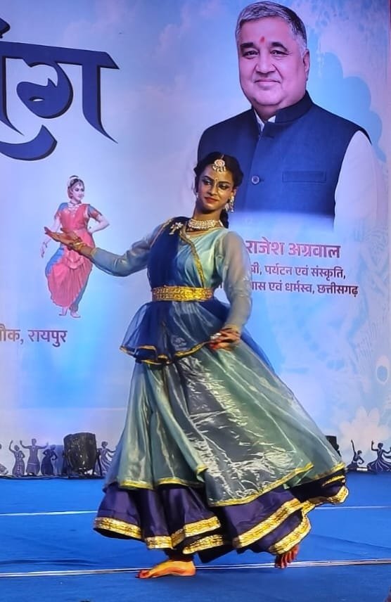 fee6dd35 c8ba 4599 885a 47dd818e5a64 सावन की फुहारों के बीच कथक और शास्त्रीय संगीत ने बांधा समां, कलाकारों की भावपूर्ण प्रस्तुतियों से जीवंत हुआ वर्षा ऋतु का सौंदर्य