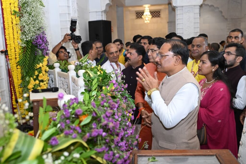 1009176937 Janmastami :श्रीकृष्ण जन्माष्टमी महा-महोत्सव में शामिल हुए मुख्यमंत्री, भक्तों के साथ किया हरे कृष्ण महामंत्र का घोष