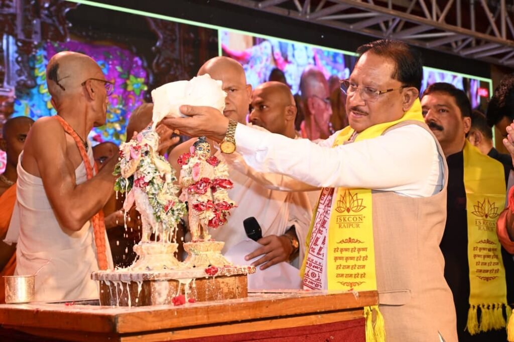 1009176939 Janmastami :श्रीकृष्ण जन्माष्टमी महा-महोत्सव में शामिल हुए मुख्यमंत्री, भक्तों के साथ किया हरे कृष्ण महामंत्र का घोष