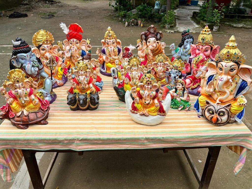 1009222972 पर्यावरण संरक्षण का संदेश दे रही गणेश प्रतिमाएं,केंद्रीय जेल रायपुर में बंदियों ने मिट्टी से तैयार की 500 पर्यावरण-अनुकूल गणेश प्रतिमाएं