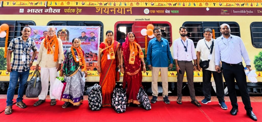 रामलला के दरबार को रवाना हुई आस्था की रेल, बिलासपुर से 850 श्रद्धालु अयोध्या-काशी यात्रा पर निकले 3 1009230078 रामलला के दरबार को रवाना हुई आस्था की रेल, बिलासपुर से 850 श्रद्धालु अयोध्या-काशी यात्रा पर निकले