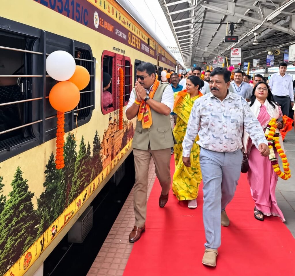 रामलला के दरबार को रवाना हुई आस्था की रेल, बिलासपुर से 850 श्रद्धालु अयोध्या-काशी यात्रा पर निकले 2 1009230082 रामलला के दरबार को रवाना हुई आस्था की रेल, बिलासपुर से 850 श्रद्धालु अयोध्या-काशी यात्रा पर निकले