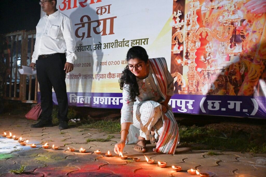 1009328014 आशीर्वाद के दीयों से जगमगाया नारायणपुर, जिले में जले 1 लाख 28 हजार 633 दीप