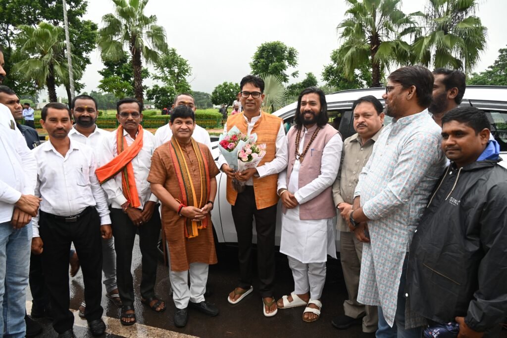पंडित दीनदयाल उपाध्याय की जयंती पर वित्त मंत्री ओ.पी. चौधरी ने किया श्रद्धापूर्वक नमन 3 1009414604 पंडित दीनदयाल उपाध्याय की जयंती पर वित्त मंत्री ओ.पी. चौधरी ने किया श्रद्धापूर्वक नमन