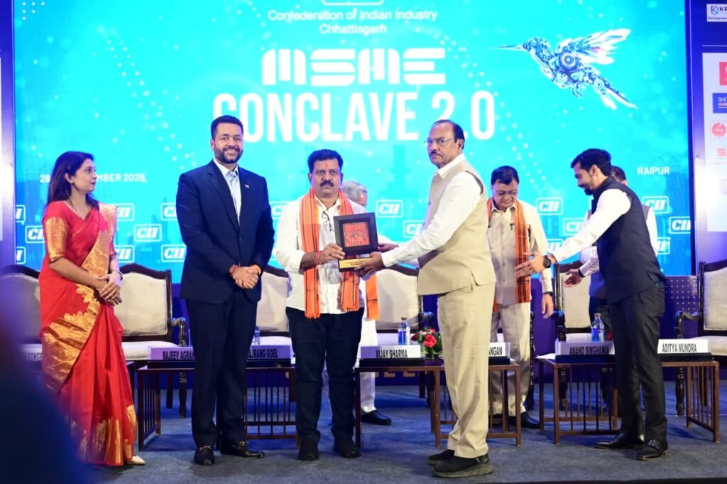 1009458667 सीआईआई एमएसएमई कॉन्क्लेव 2.0 का उप मुख्यमंत्री विजय शर्मा और उद्योग मंत्री लखन लाल देवांगन ने किया शुभारंभ