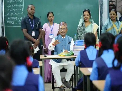 4472b936 9f2d 48f0 a858 25bd212b40b2 छत्तीसगढ़ में नक्सलमुक्त क्षेत्रों में स्कूलों में बजने लगी घंटी