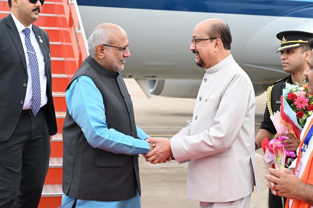 IMG 20260902 WA0451 राज्यपाल डेका ने उपराष्ट्रपति राधाकृष्णन का किया आत्मीय स्वागत