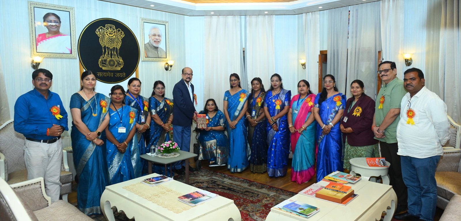 वर्ल्ड ऑडियो बुक टीम छत्तीसगढ़ का नाम गोल्डन बुक ऑफ वर्ल्ड रिकॉर्ड्स में दर्ज 1 a7b38a3e 63b8 4f8e 927f 1ddd3422b6c6 वर्ल्ड ऑडियो बुक टीम छत्तीसगढ़ का नाम गोल्डन बुक ऑफ वर्ल्ड रिकॉर्ड्स में दर्ज