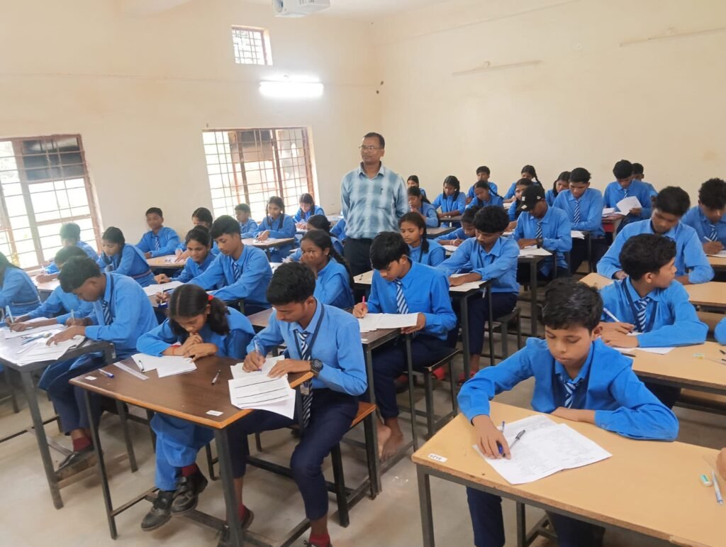 1009524294 अबूझमाड़ में बदलाव की नई इबारत: जहां 15 साल रहा सुरक्षा कैंप, अब वहीं संवर रहा आदिवासी बच्चों का भविष्य