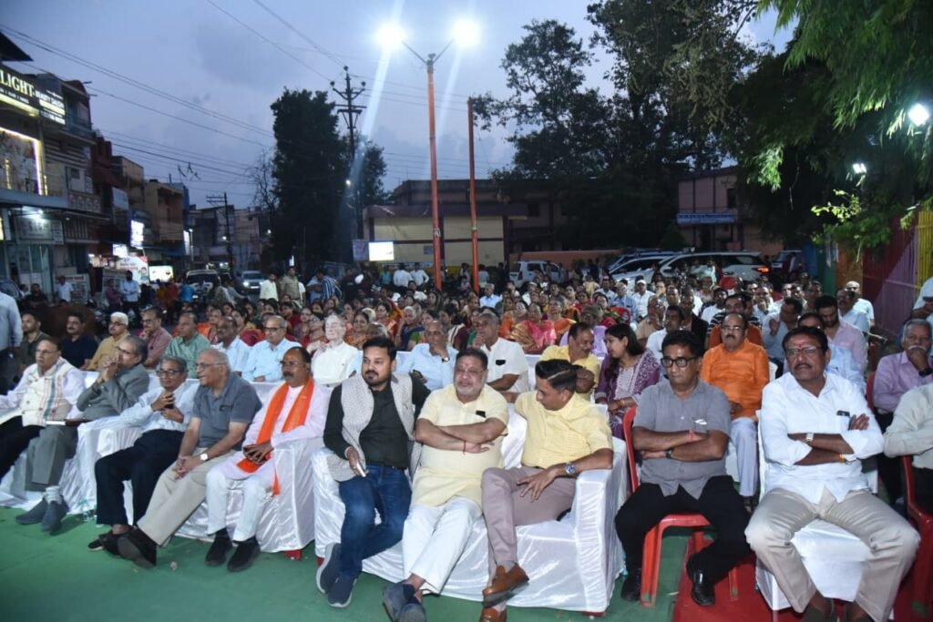 1009545720 पंकज शर्मा की स्मृति में रायपुर ने दी श्रद्धांजलि, पत्रकारिता के इस समर्पित हस्ताक्षर की प्रतिमा का हुआ अनावरण
