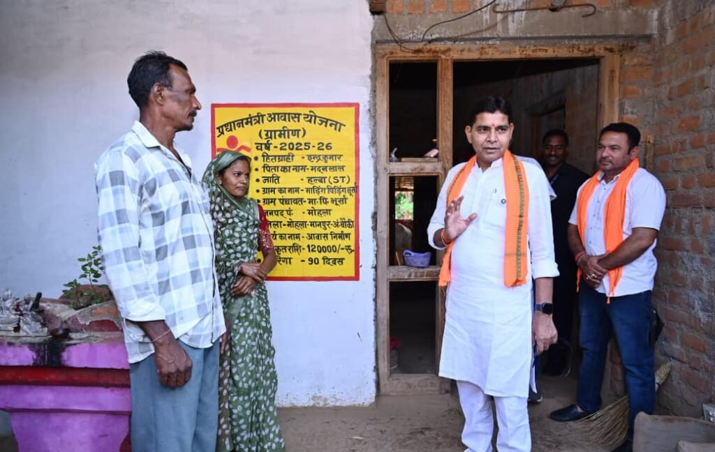 अंतिम व्यक्ति का उत्थान और सर्वसमावेशी विकास ही हमारी प्रतिबद्धता: राजस्व मंत्री टंक राम वर्मा 2 1009545869 अंतिम व्यक्ति का उत्थान और सर्वसमावेशी विकास ही हमारी प्रतिबद्धता: राजस्व मंत्री टंक राम वर्मा